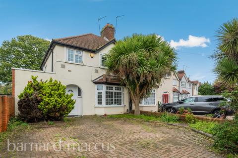 3 bed property, in Sutton Way, £750,000