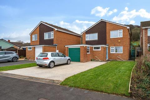 4 bed property, in Broadmere Close, £420,000