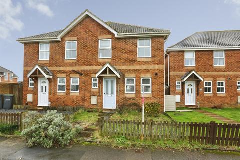 3 bed property, in Carisbrooke Road, £250,000