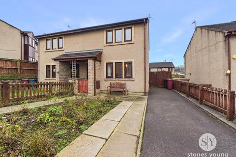2 bed property, in Carlton Place, £195,000