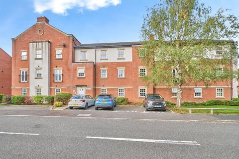2 bed property, in Horseshoe Crescent, £165,000