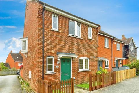 3 bed property, in Leys Close, £350,000