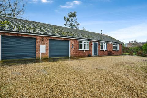 4 bed property, in Main Road, £375,000