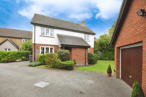 4 bed property, in Fawkner Close, £550,000