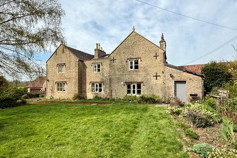 6 bed property, in West Woodlands, £700,000