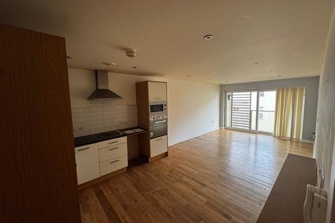 2 bed property, in Dock Street, £90,000