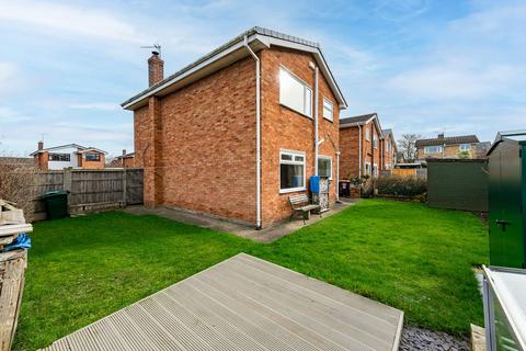 3 bed property, in Hallfields Road, £375,000