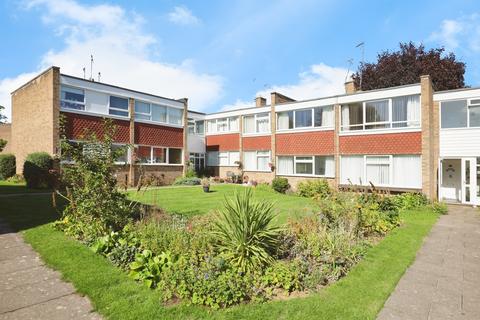 2 bed property, in Ash Court, £80,000
