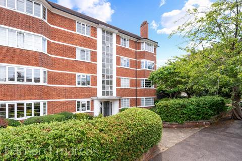 2 bed property, in Upper Richmond Road West, £450,000