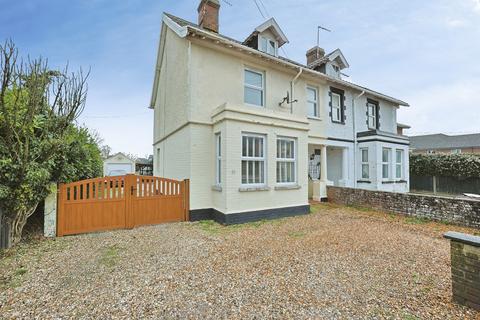 5 bed property, in Norwich Road, £375,000