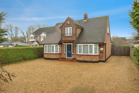 3 bed property, in Norwich Road, £375,000