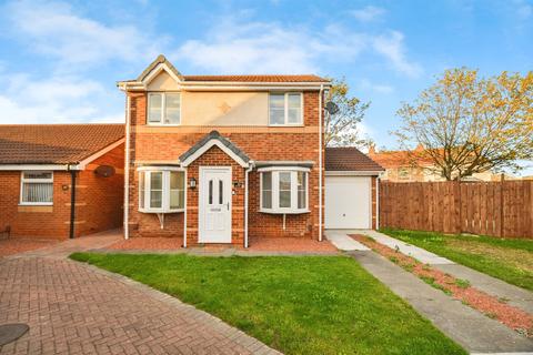 2 bed property, in Brunel Close, £120,000