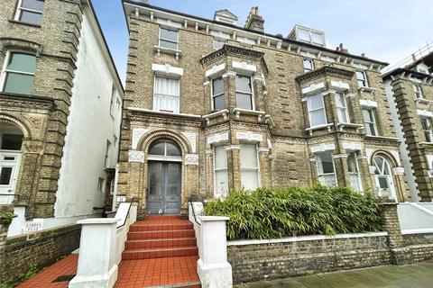 1 bed property, in Salisbury Road, £260,000