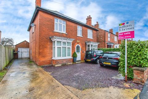 5 bed property, in Park Road, £290,000