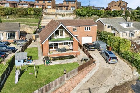 5 bed property, in Hacking Lane, £460,000