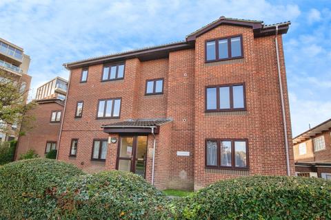1 bed property, in Perrymount Road, £180,000