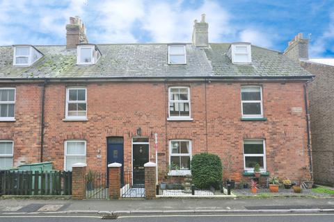 3 bed property, in South Undercliff, £300,000