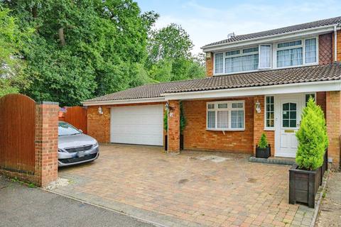 3 bed property, in Latimer Close, £550,000