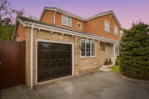 4 bed property, in Meadowcroft Road, £400,000