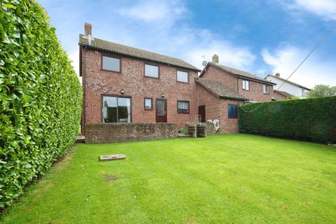 3 bed property, in Plantagenet Crescent, £375,000