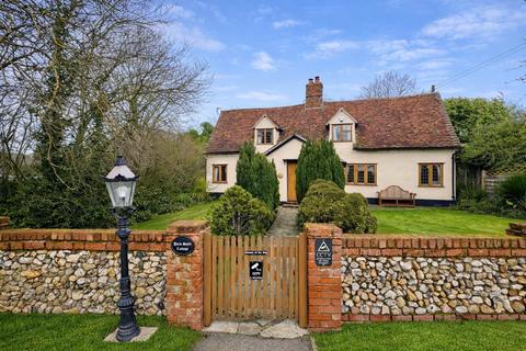 3 bed property, in Park Street, £900,000