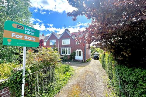 3 bed property, in New Dixton Road, £385,000
