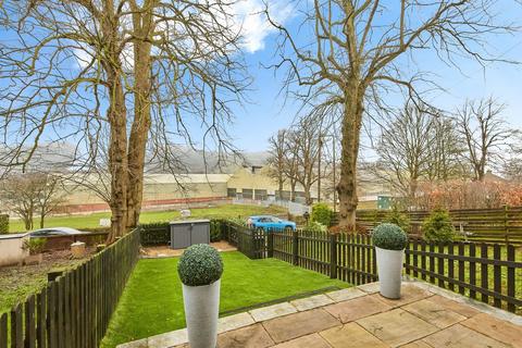 3 bed property, in Dale Road North, £220,000