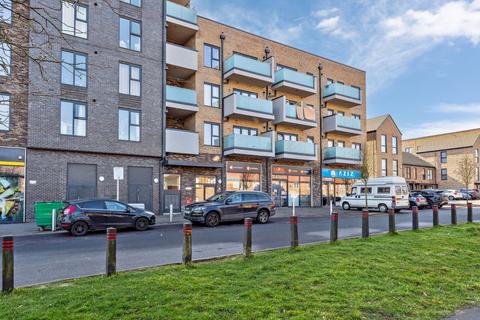 1 bed property, in Fairfield Avenue, £275,000
