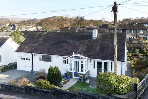 3 bed property, in 8 Lane Head, £550,000