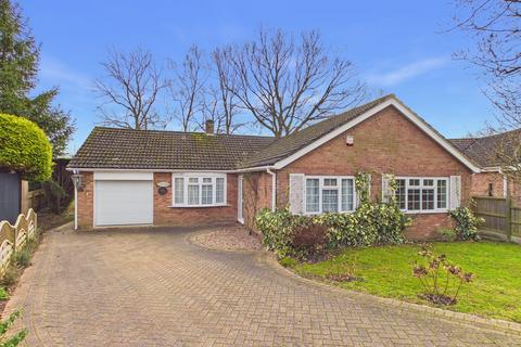 3 bed property, in Oak Close, £425,000