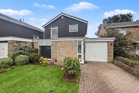 3 bed property, in Venables Drive, £305,000