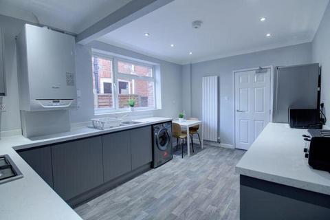5 bed property, in HMO For Sale - Burlington Road, £365,000