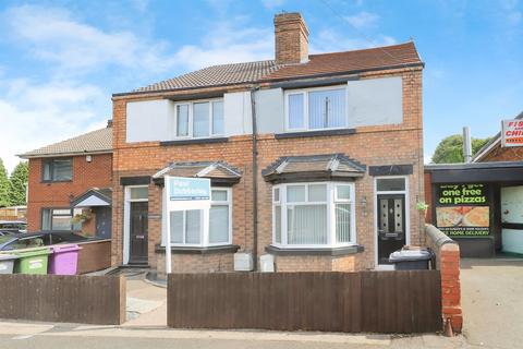 2 bed property, in Green Lanes, £160,000