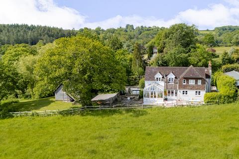 5 bed property, in Battle Road, £900,000