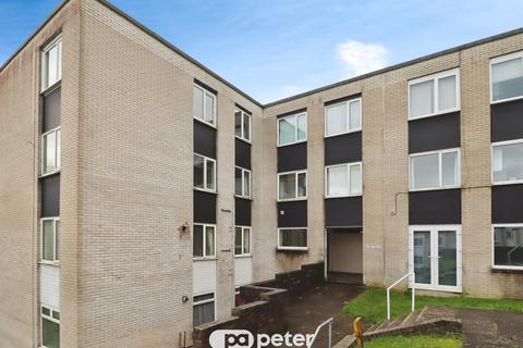 2 bed property, in Awel Mor, £125,000