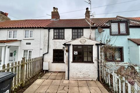 2 bed property, in Beach Road, £110,000