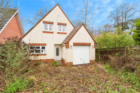 4 bed property, in Sandy Lane, £300,000