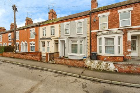 2 bed property, in Milton Street, £225,000