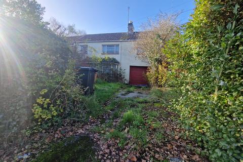 4 bed property, in Cheney Manor Road, £325,000