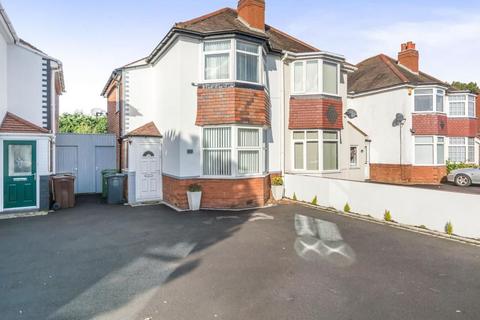 4 bed property, in Marshall Lake Road, £350,000