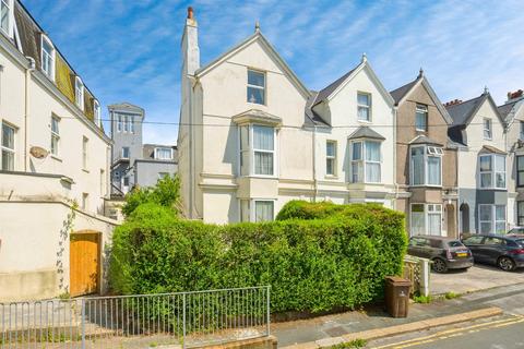 4 bed property, in Headland Park, £230,000