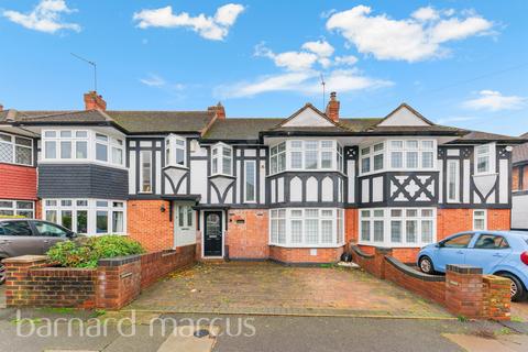 3 bed property, in Seymour Avenue, £575,000