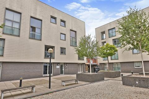 2 bed property, in Maidstone Road, £95,000