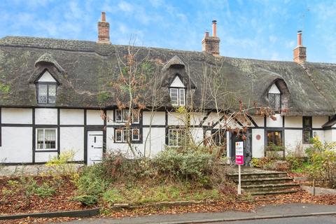 3 bed property, in Ermine Way, £195,000