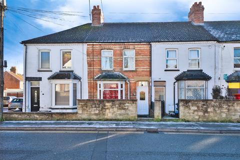 3 bed property, in Lyde Road, £165,000