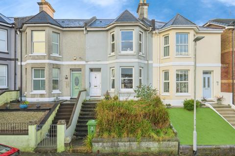 3 bed property, in St. Georges Terrace, £220,000