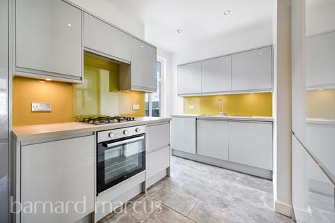 3 bed property, in Camborne Road, £550,000