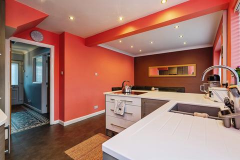 3 bed property, in The Glade, £270,000