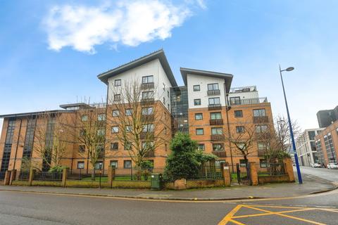2 bed property, in Bishopsgate Street, £125,000