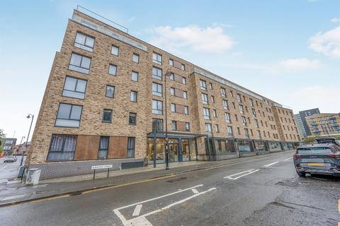 2 bed property, in Holliday Street, £220,000